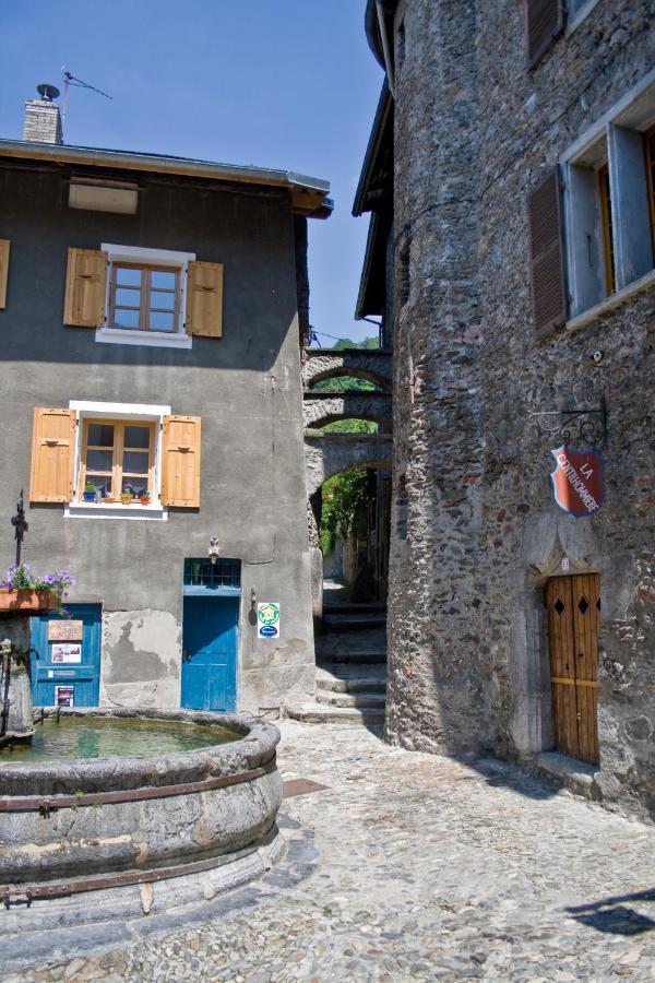 البيتفيل Au Cheval Blanc - Appartements Et Chambres D'Hotes المظهر الخارجي الصورة